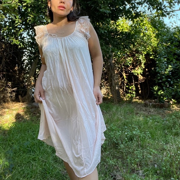 Vintage blush pink night gown - Picture 3 of 3